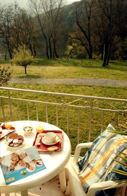 فالون بون دارْك Vacanceole - Le Domaine De Chames - Pont D'Arc المطعم الصورة
